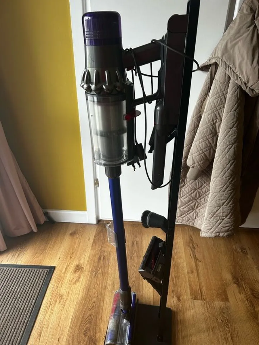 Dyson V11 Absolute (requires parts ) - Image 3