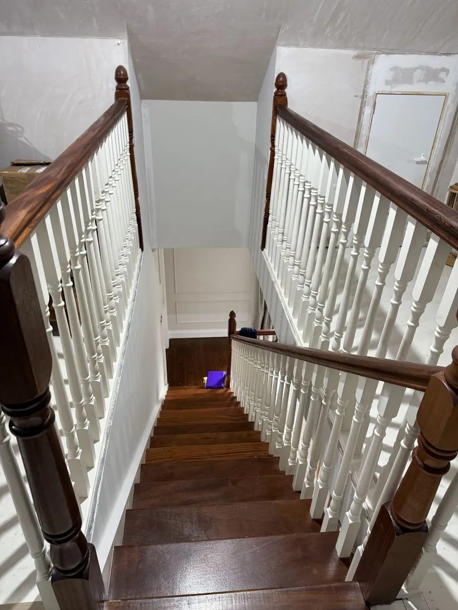 Mahogany Landing Banister – 2 x 2.5m, 42 spindles - Image 1