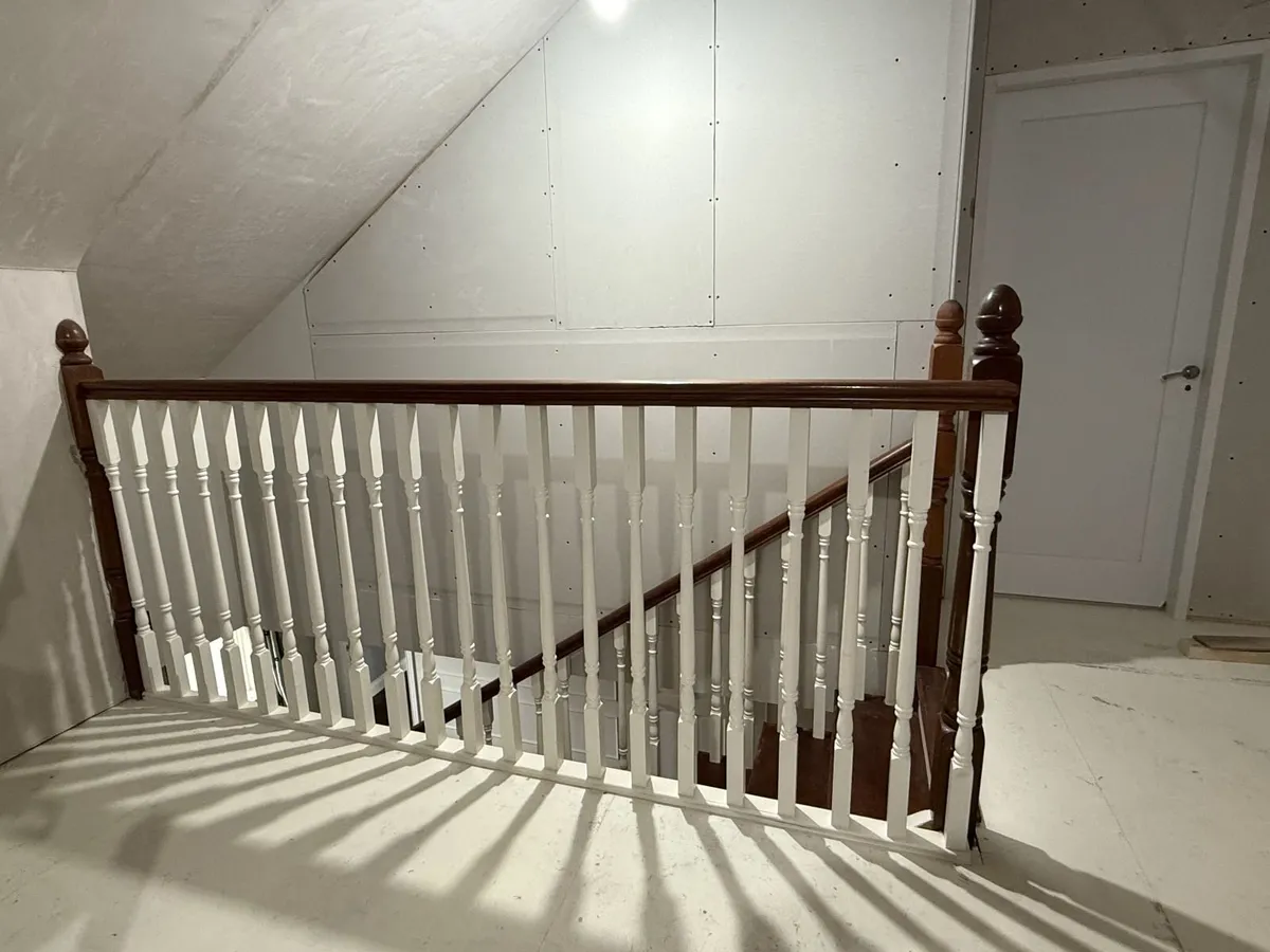 Mahogany Landing Banister – 2 x 2.5m, 42 spindles - Image 3