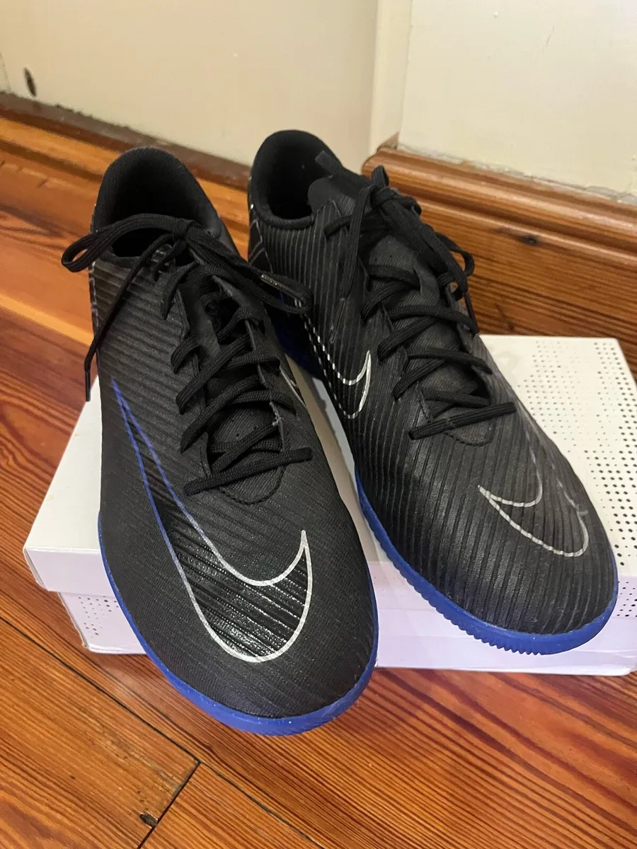 Nike indoor trainers - Image 1