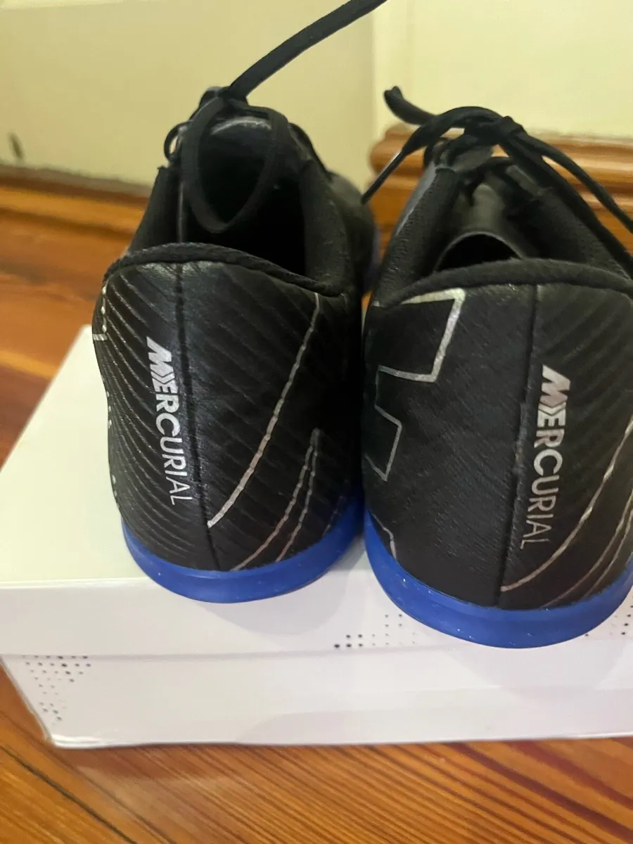 Nike indoor trainers - Image 2