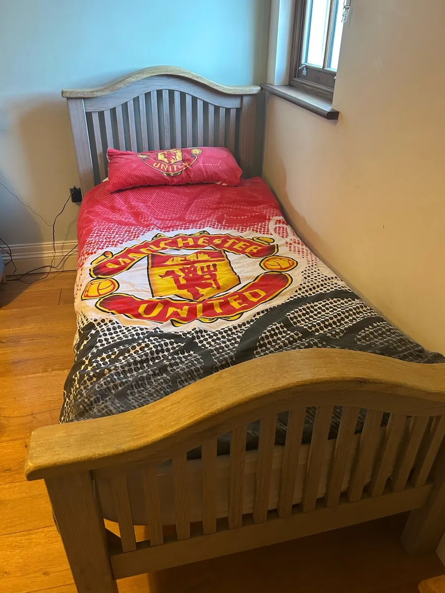 Single bed and mattress solid oak - Image 1