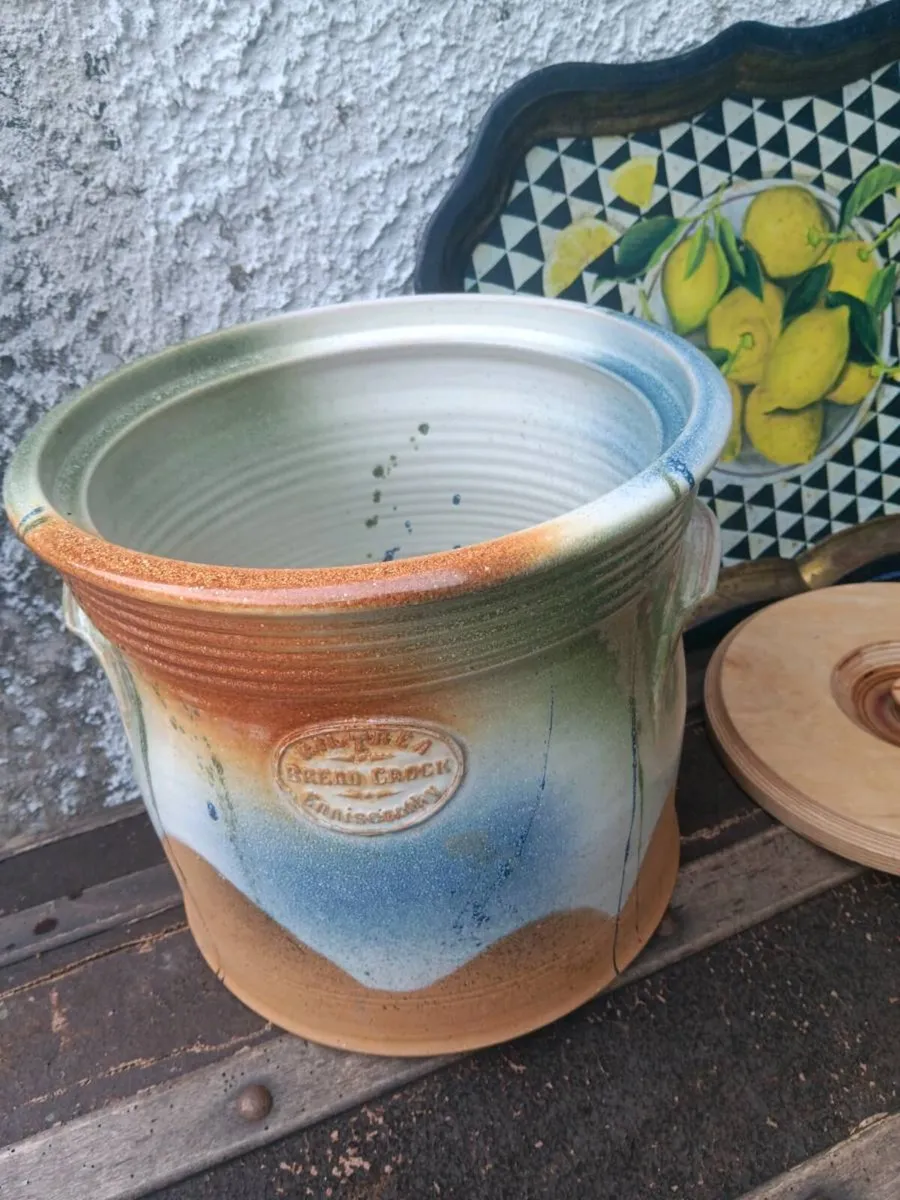 Kiltrea pottery bread crock - Image 1