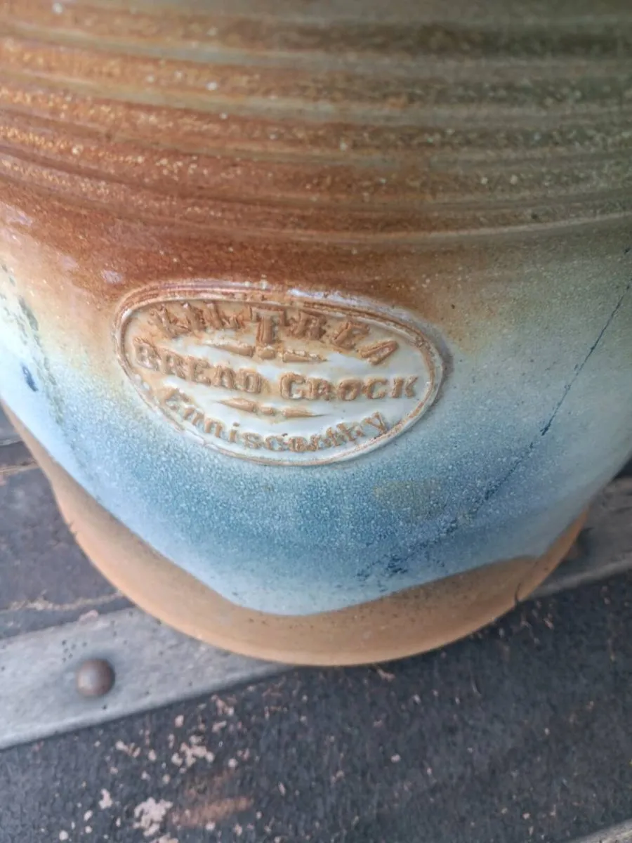 Kiltrea pottery bread crock - Image 3