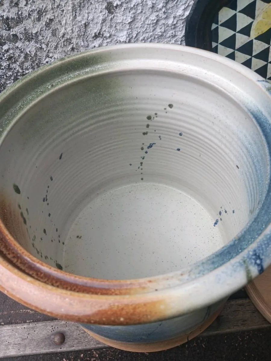 Kiltrea pottery bread crock - Image 4