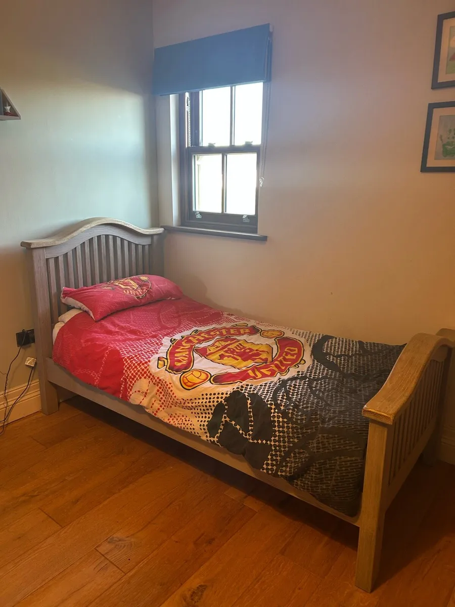 Single bed and mattress solid oak - Image 4