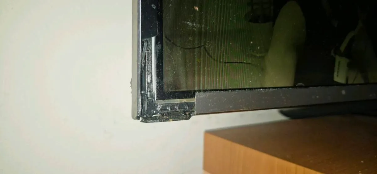 Samsung 49inch smart tv - Image 2