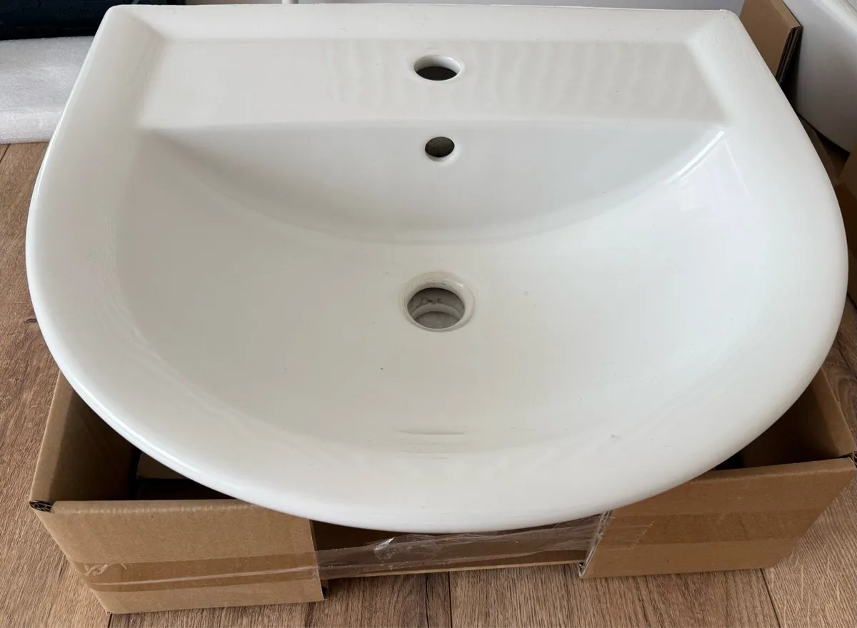 Basin with Semi Pedestral - Image 3