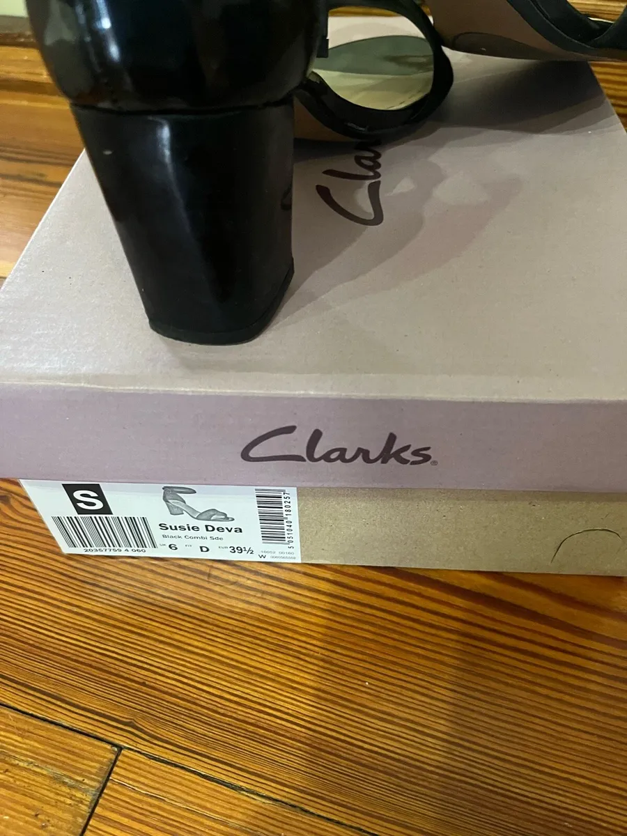 Clark’s summer sandals - Image 2