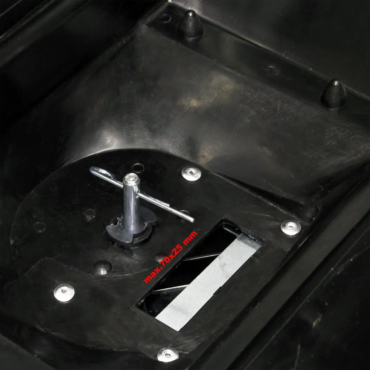 Spreader with 29L Capacity for Ride-on Lawnmower - Image 4