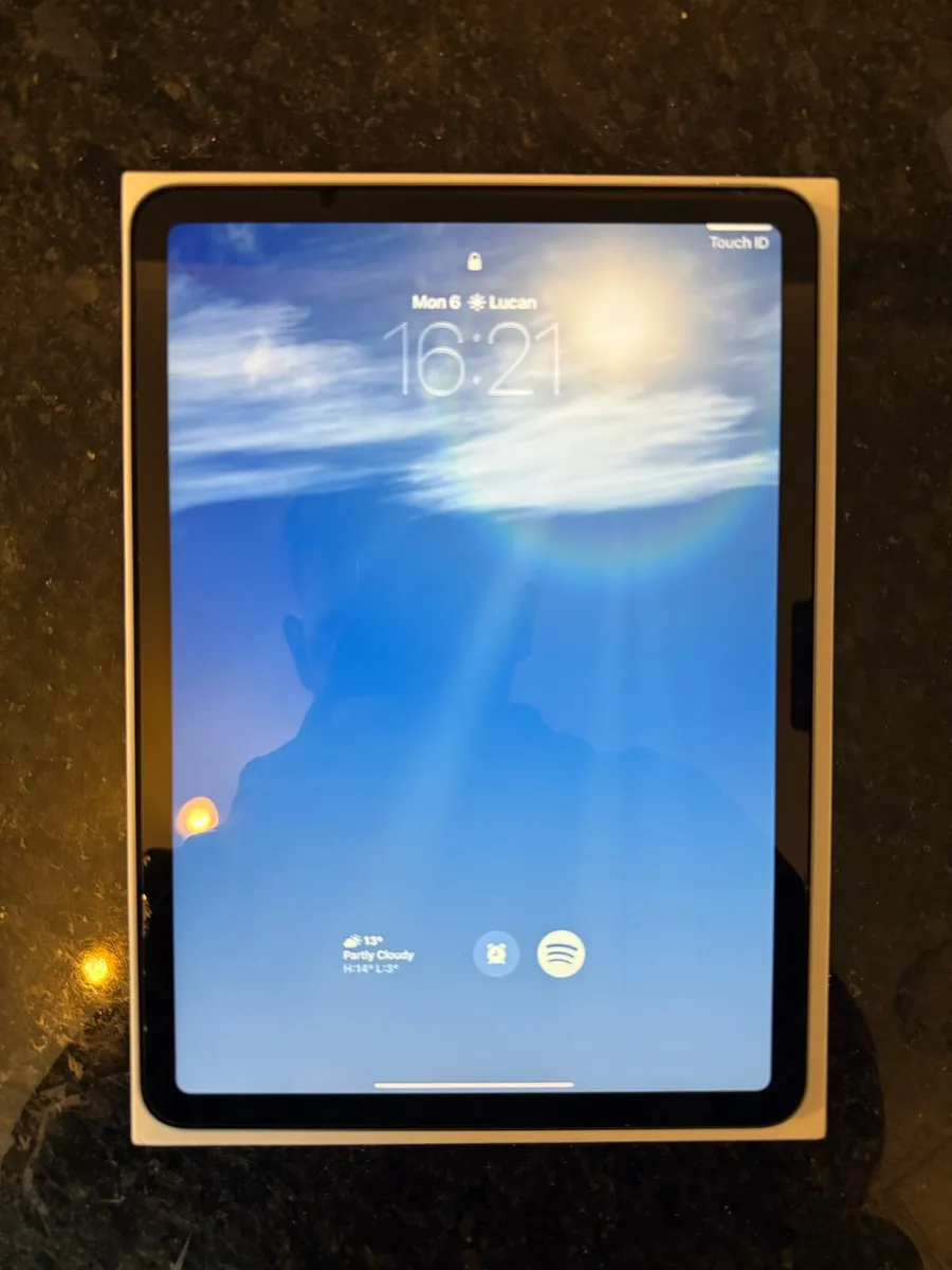 Apple iPad Air (M4) 11-inch Wi-Fi 2026 - Image 1