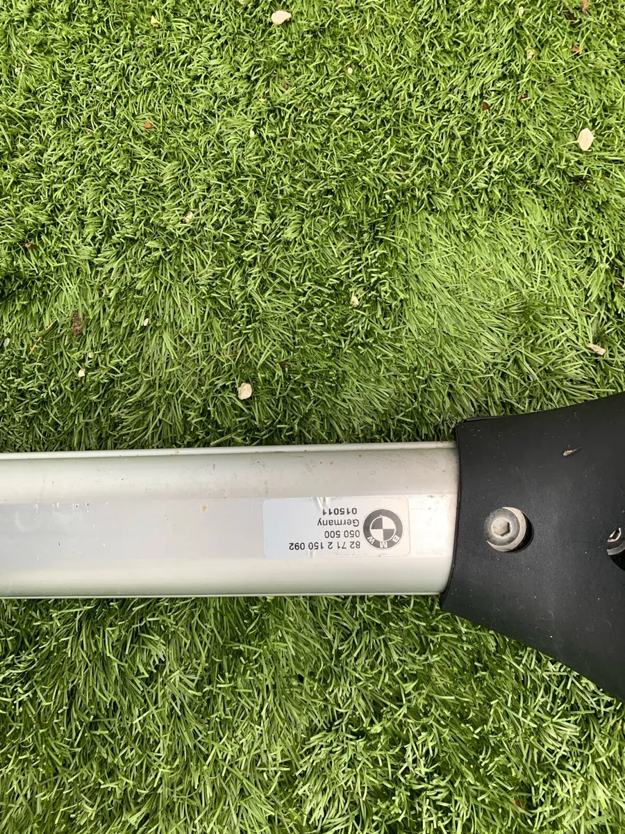 BMW 5 series roof bars - original BMW parts - Image 4