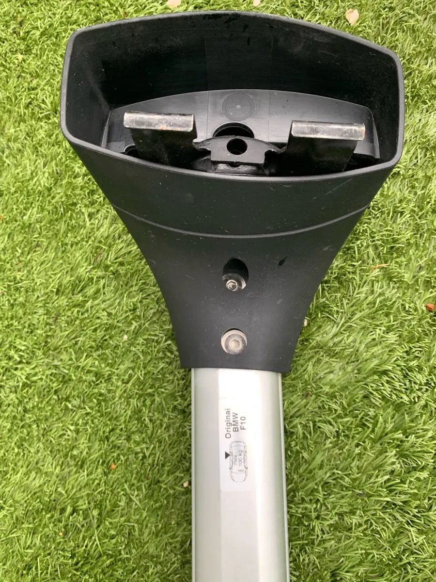 BMW 5 series roof bars - original BMW parts - Image 3