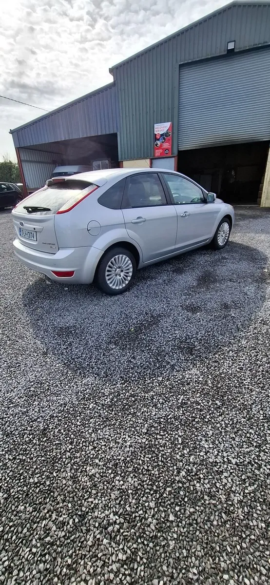 Ford Focus 2010 - Image 2