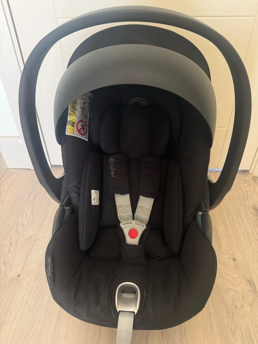 Cybex Cloud Z car seat and isofix base - Image 2
