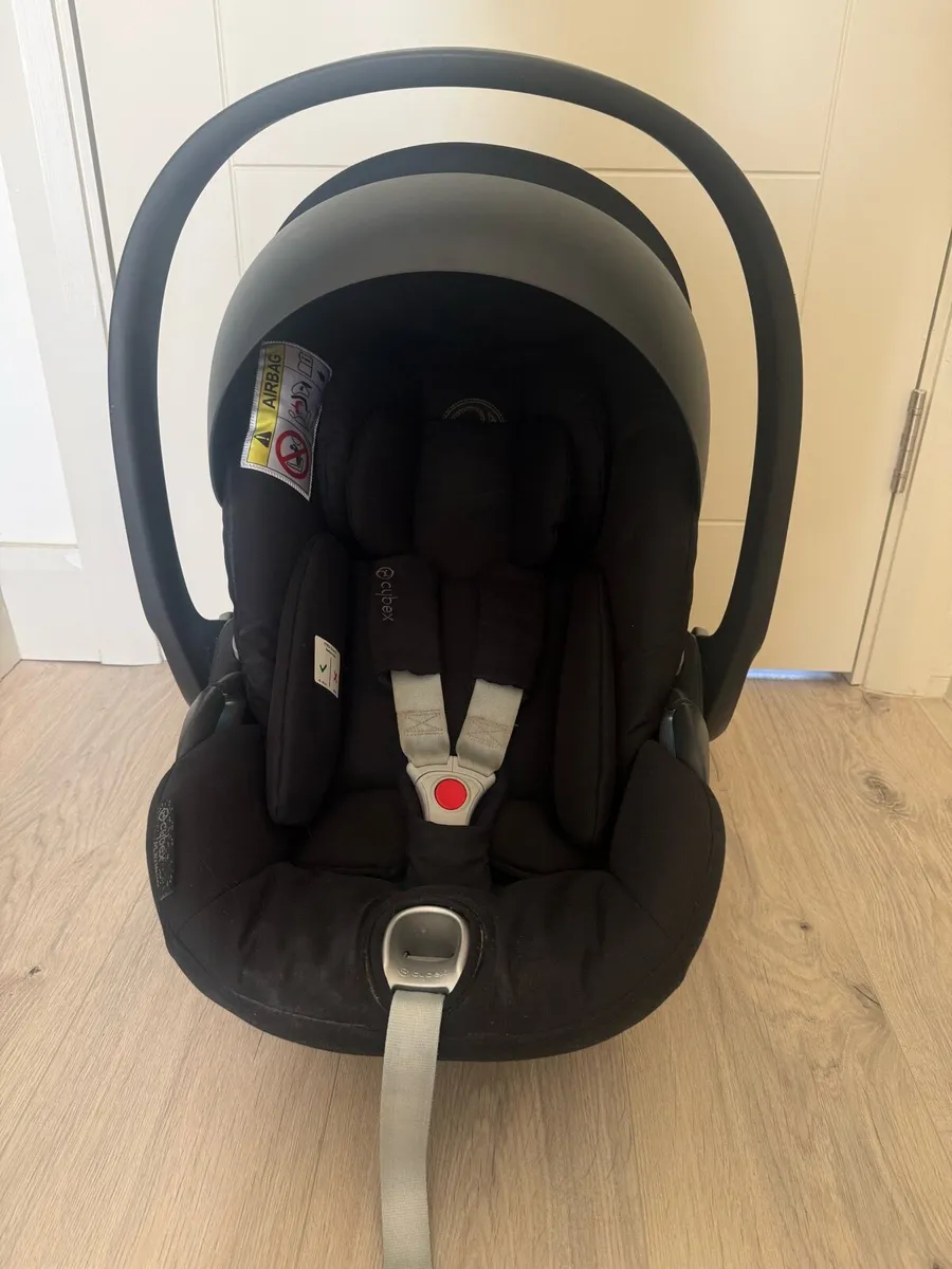 Cybex Cloud Z car seat and isofix base - Image 1