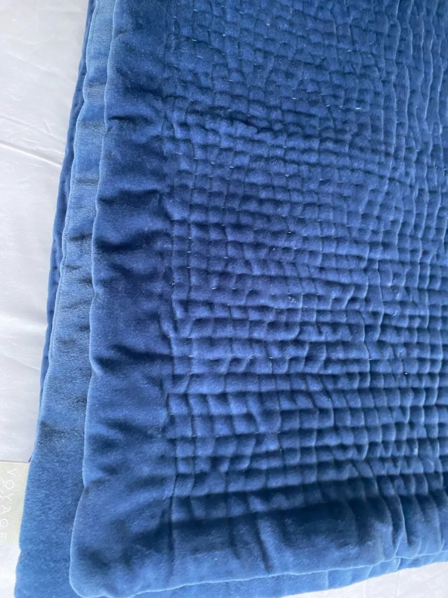 Voyage mason cushion and bed throw - Image 1
