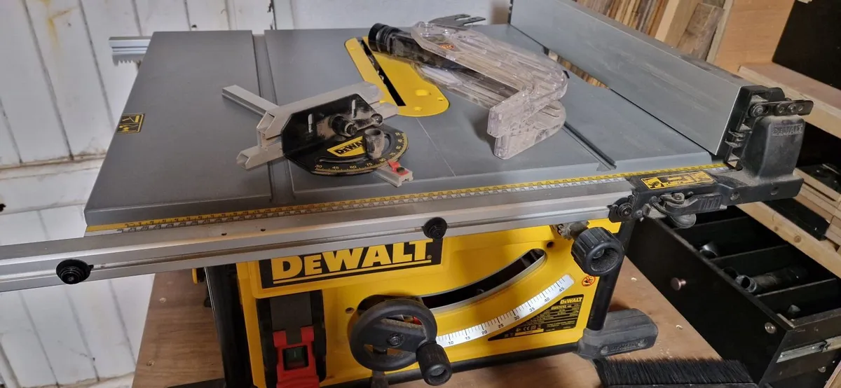 Dewalt dw7492 230v table saw - Image 1