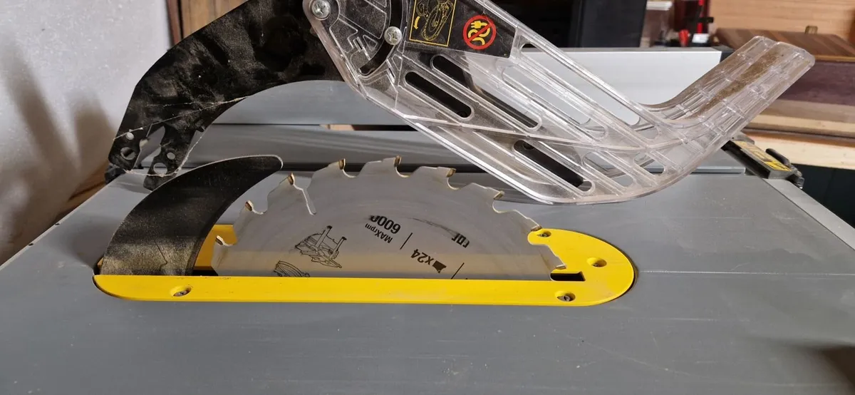 Dewalt dw7492 230v table saw - Image 2