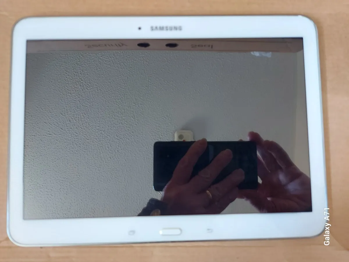 Samsung Galaxy Tab 4, Model SM-T535, 16GB, SIM Car - Image 2