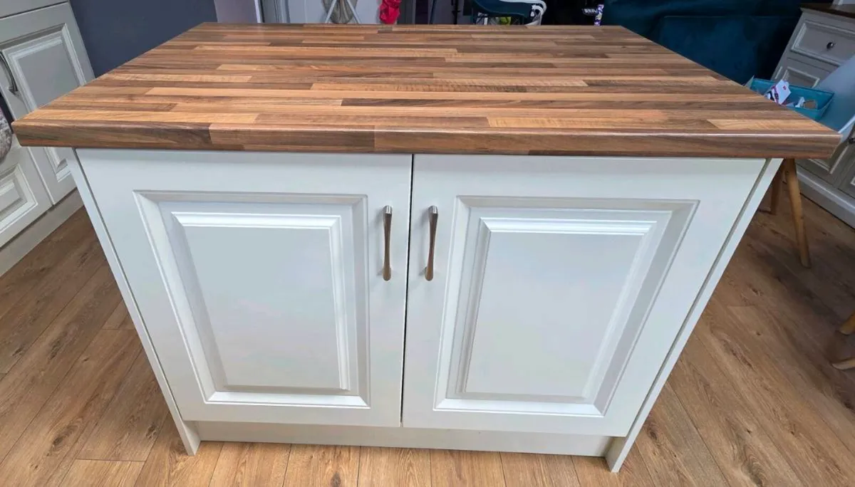 Kitchen Island - Image 1