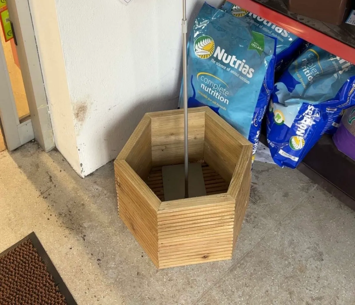 Hexagon flower pot - Image 1