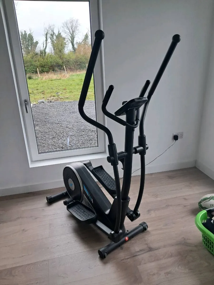 Cross trainer - Image 1