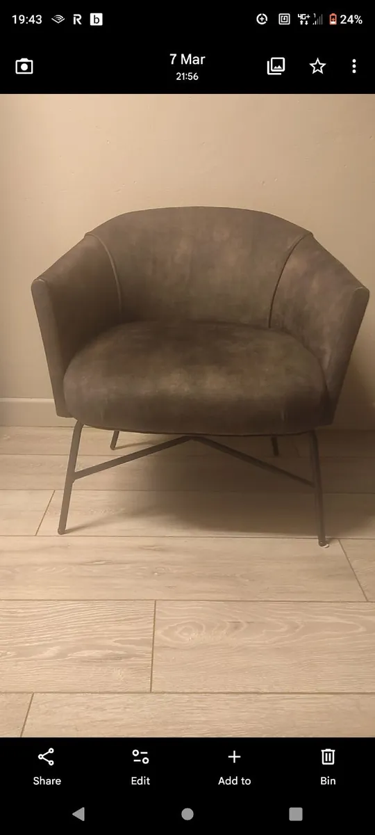 Velvet chair - Image 1