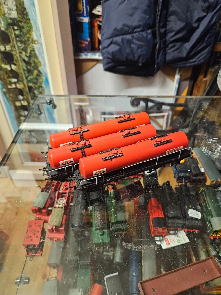 Hornby Triang OO Gauge Oil Tankers - Image 1