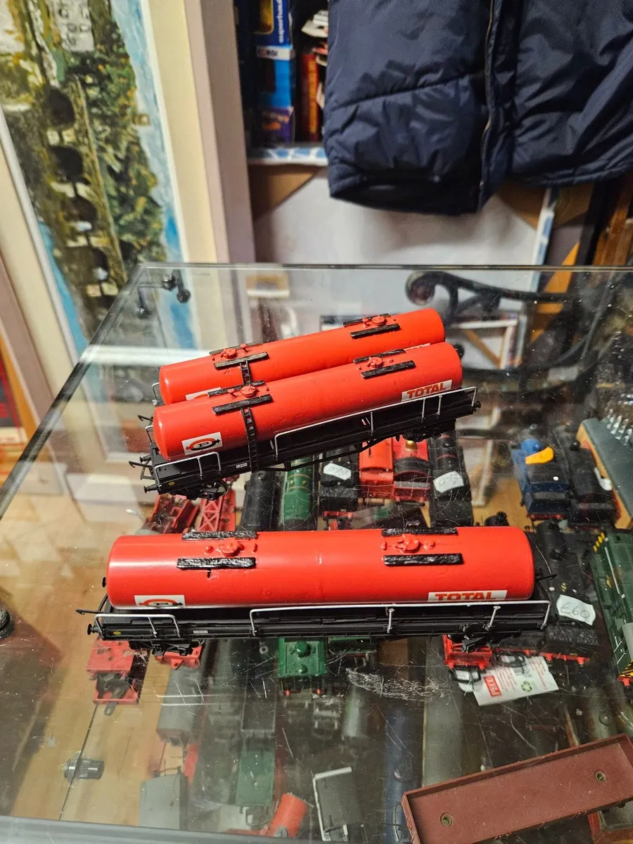 Hornby Triang OO Gauge Oil Tankers - Image 3