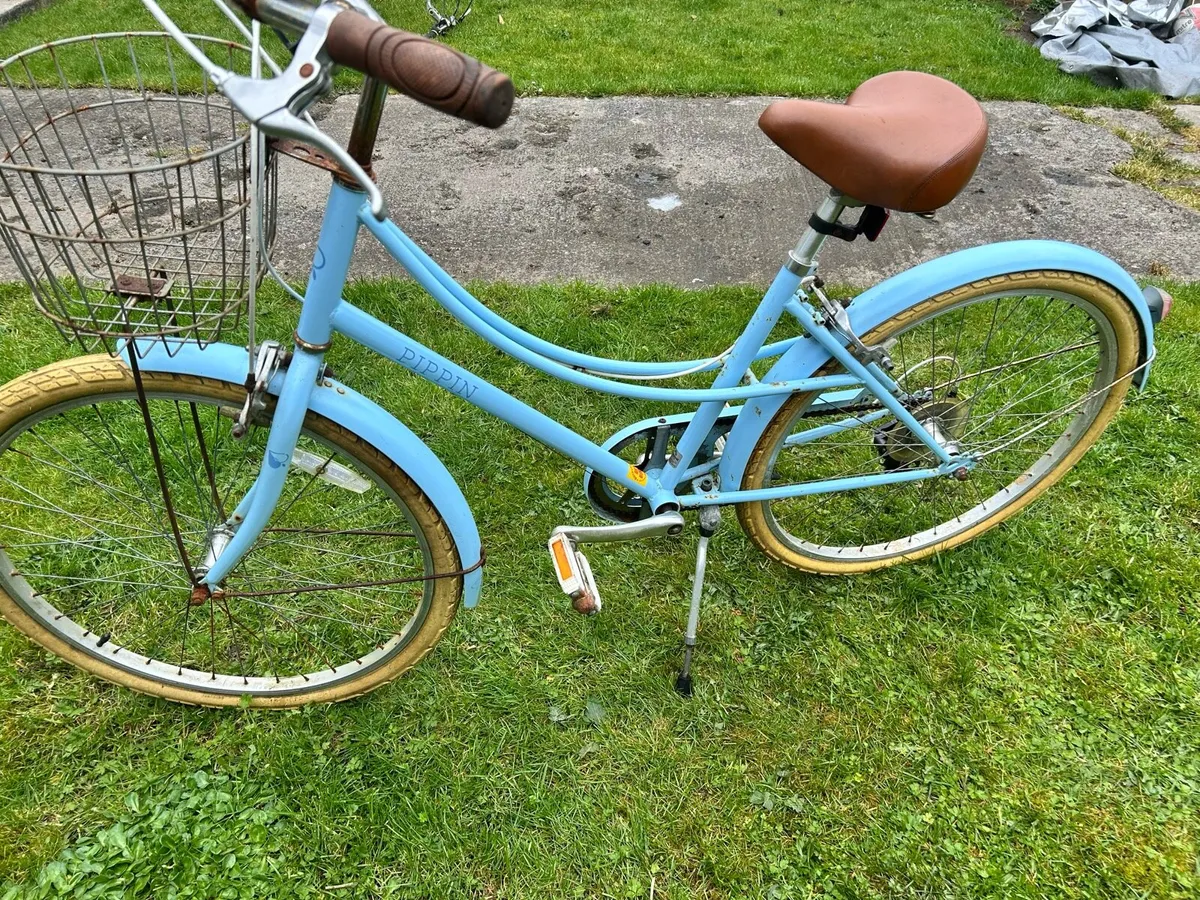 Pippin Vintage Style Ladies Bike - Image 3