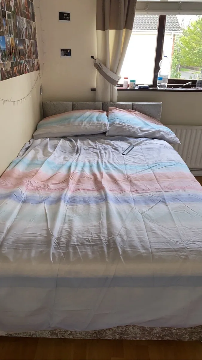 Velvet bed - Image 1