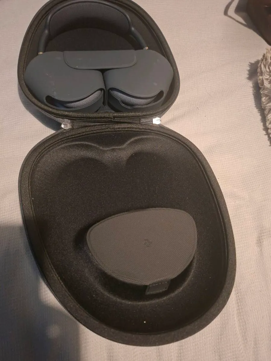 Apple AirPods Max Wireless Over-Ear Headphones - Image 4