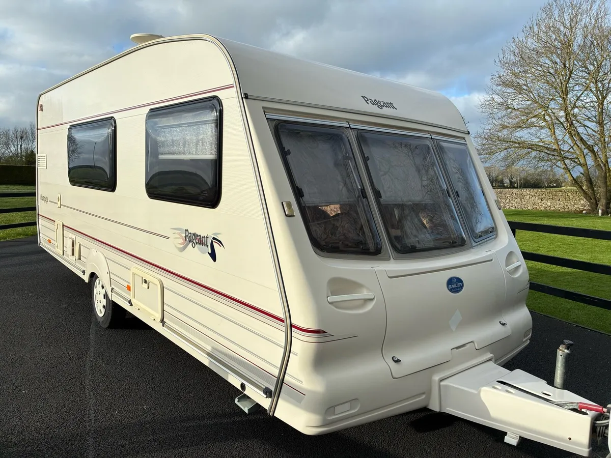 Bailey pageant champagne - Image 2