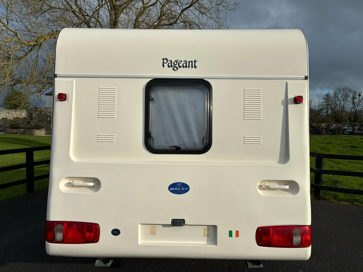 Bailey pageant champagne - Image 4