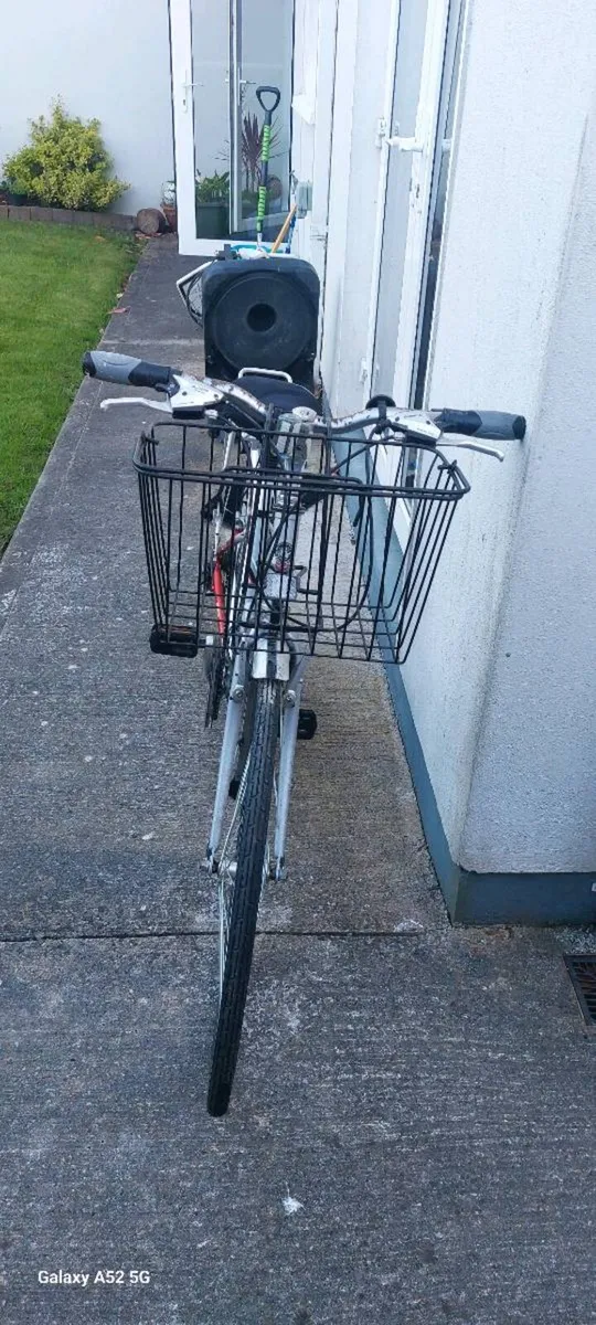 Ladies bicycle - Image 2