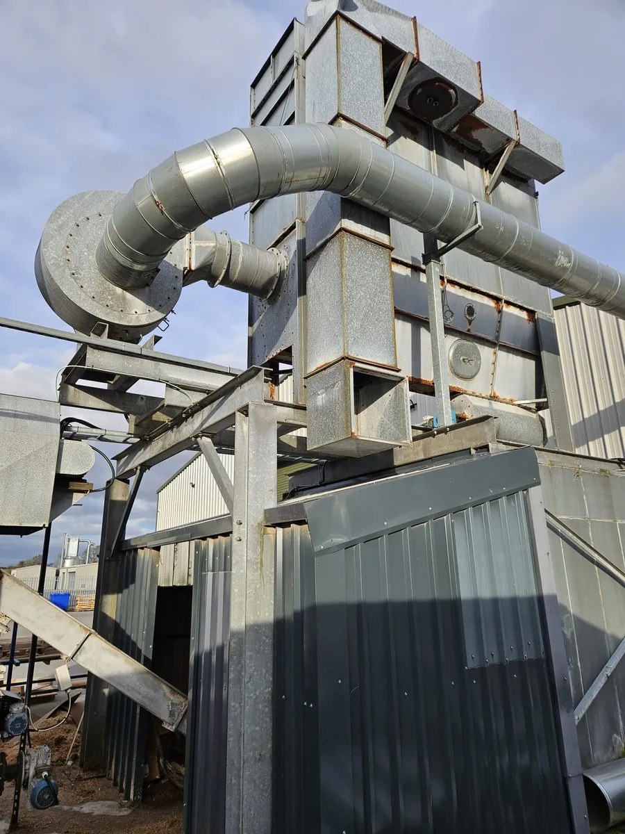 Dust extraction & burner - Image 1