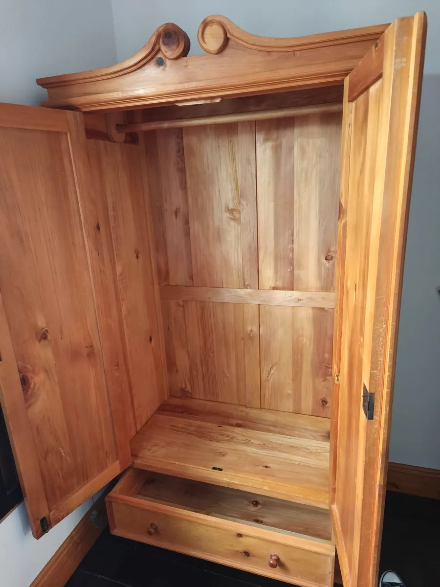 Bedroom furniture - Image 2