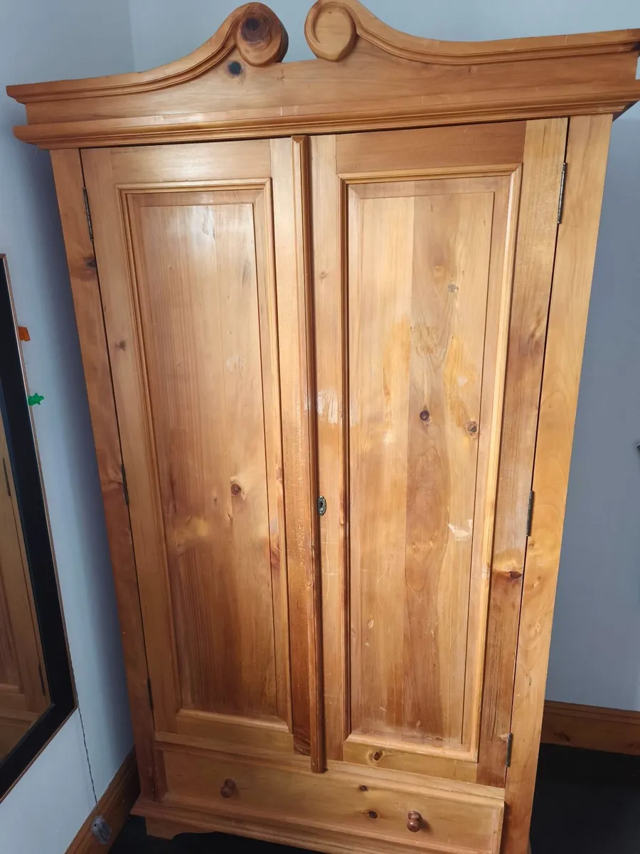 Bedroom furniture - Image 1