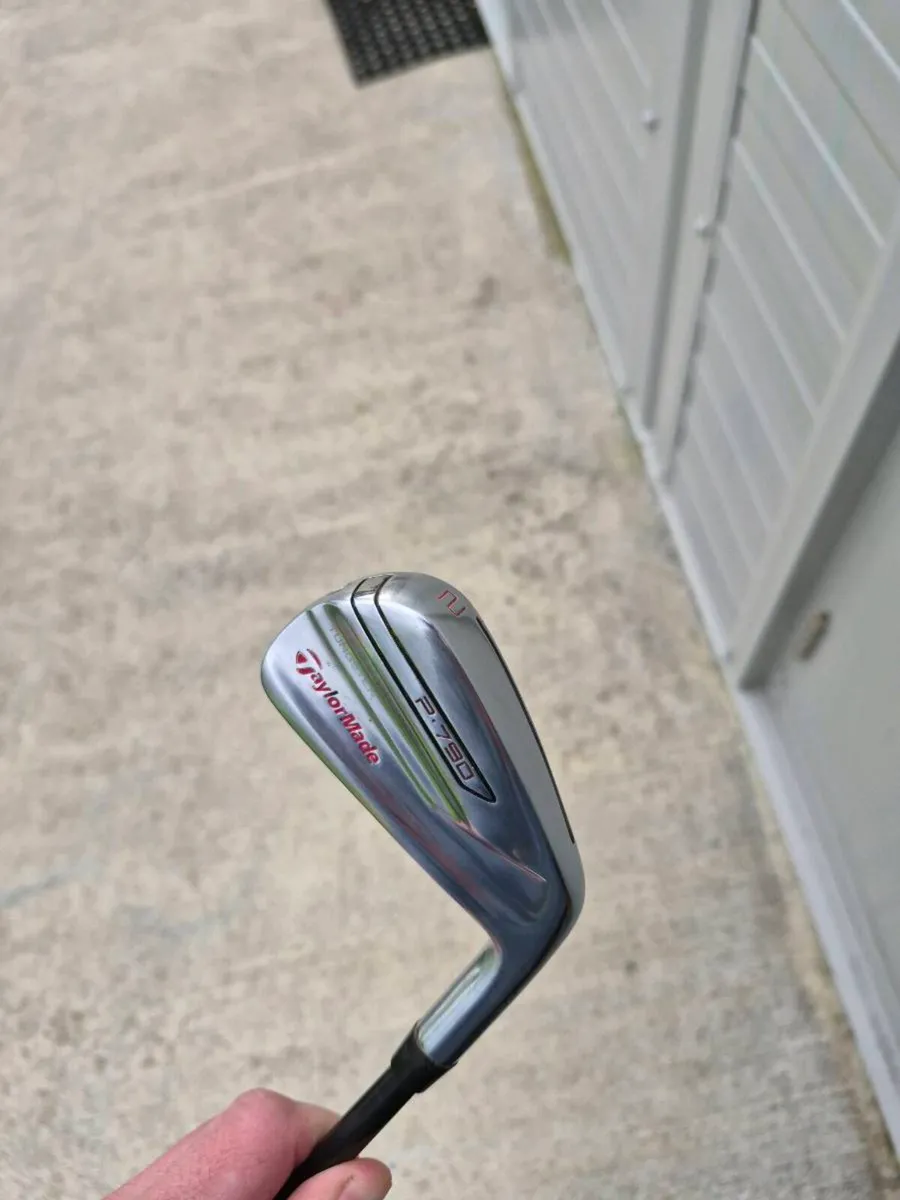 Taylormade P790 2 iron - Image 1