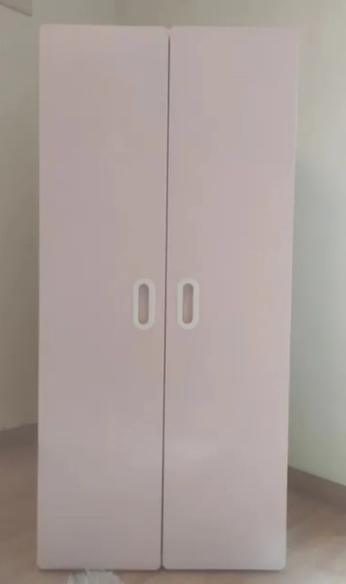 Small kids wardrobe - Image 1