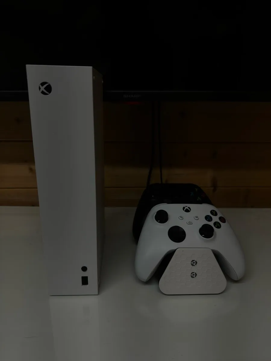 Xbox series s bundle - Image 1