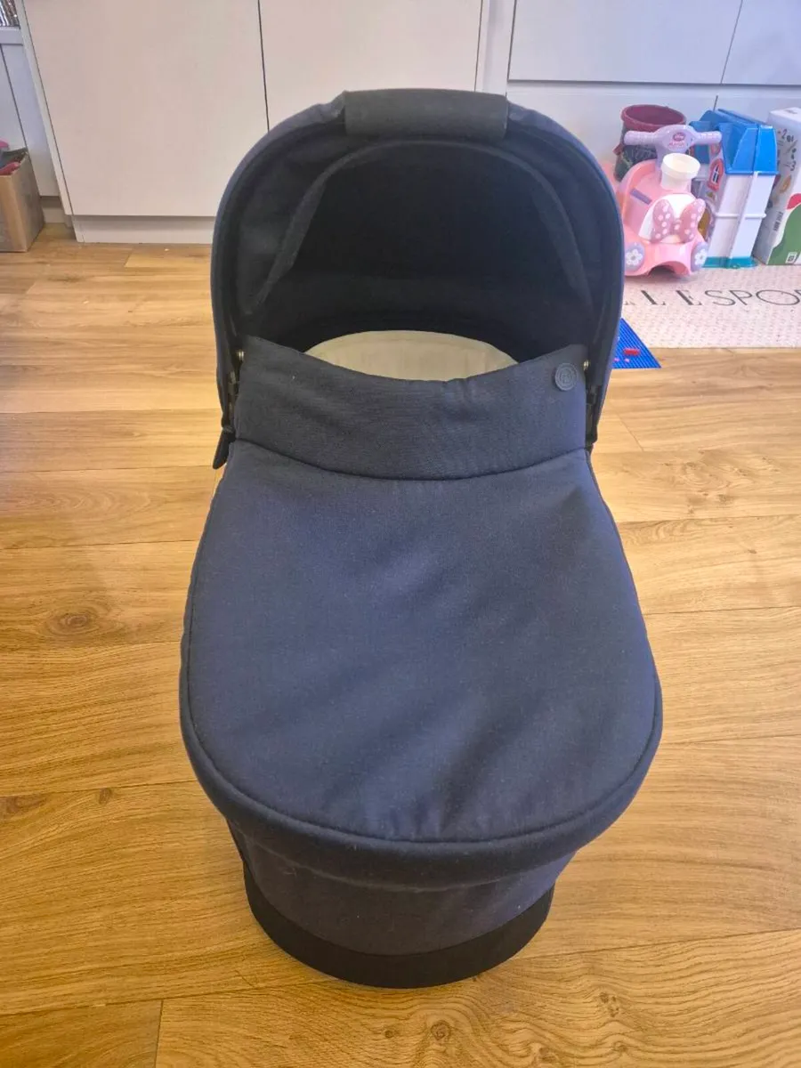 Baby Jogger Carrycot - Image 4