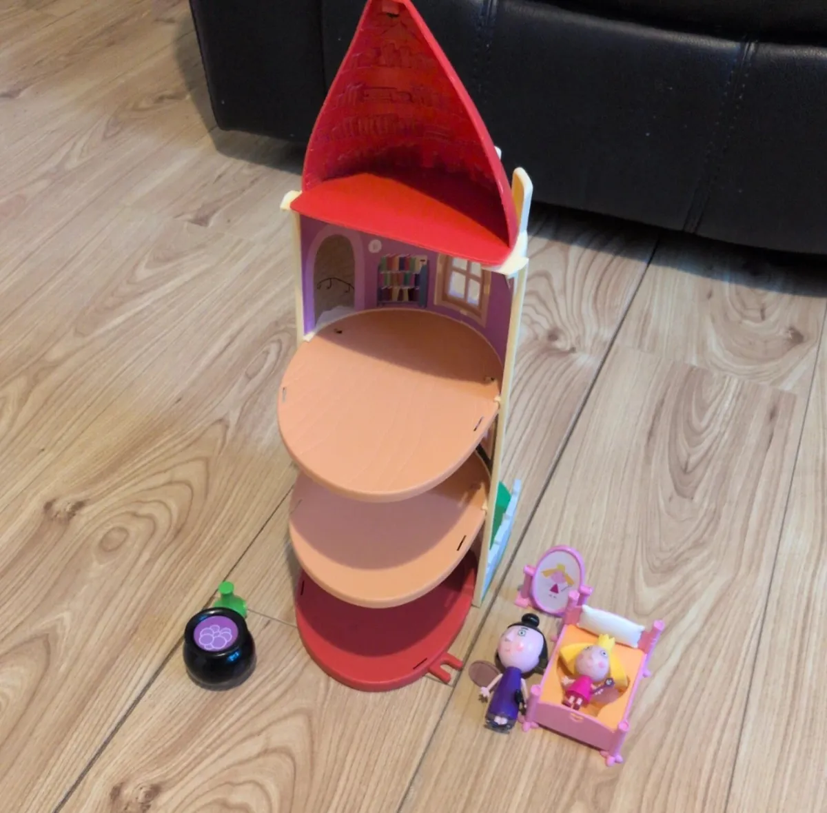 Ben and holly castle - Image 2