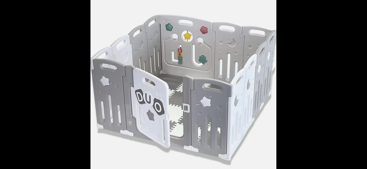 Venture All Stars Playpen including balls and mats