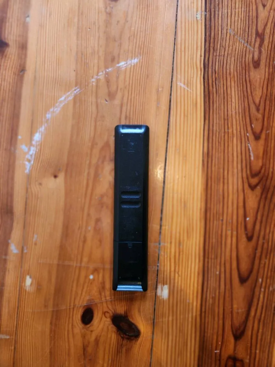 LG 42-inch LCD television - Image 3