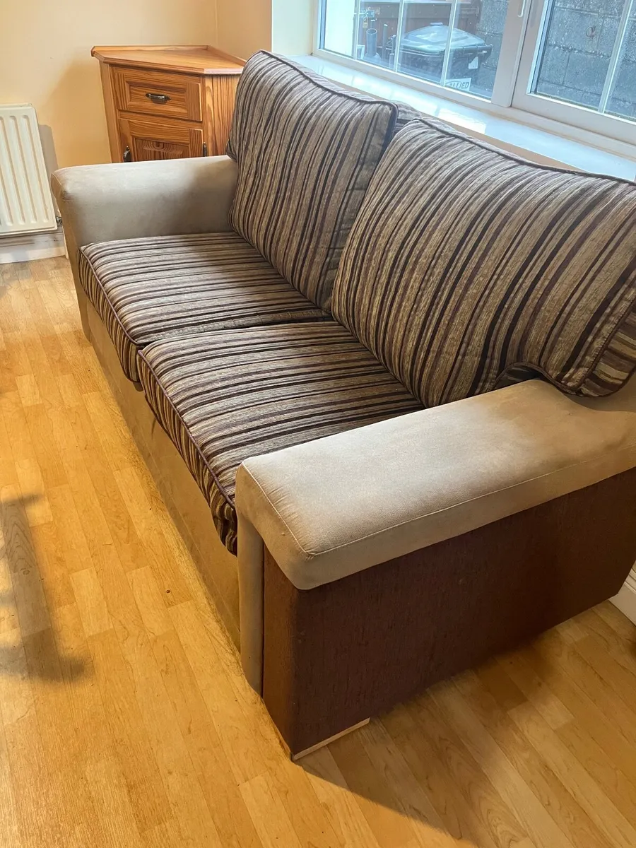 Beige & purple couch - Image 1