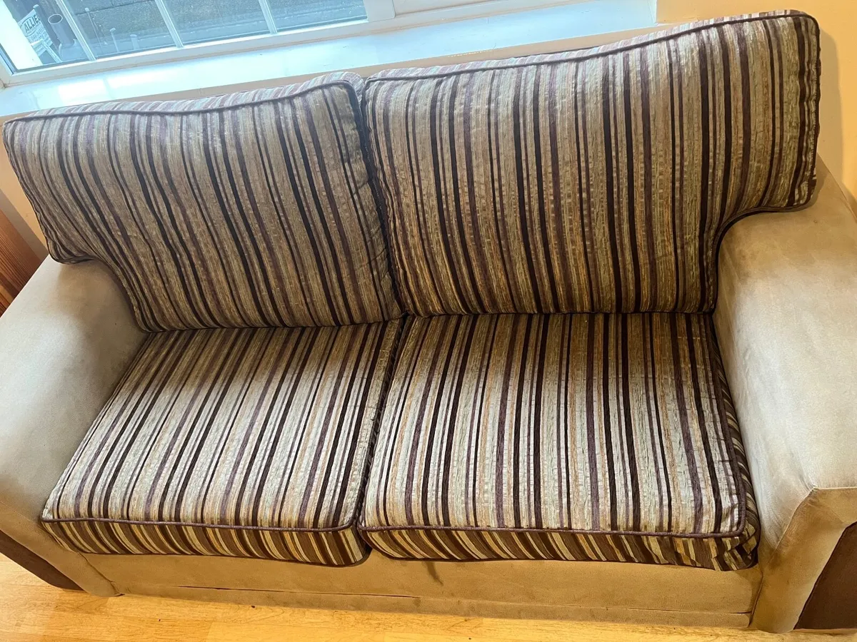 Beige & purple couch - Image 2