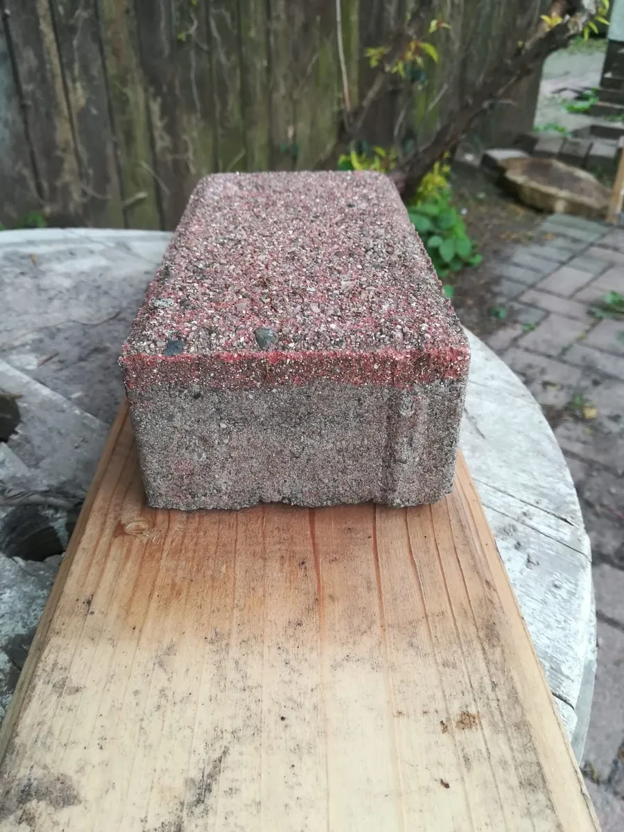 Red paving bricks - Image 2