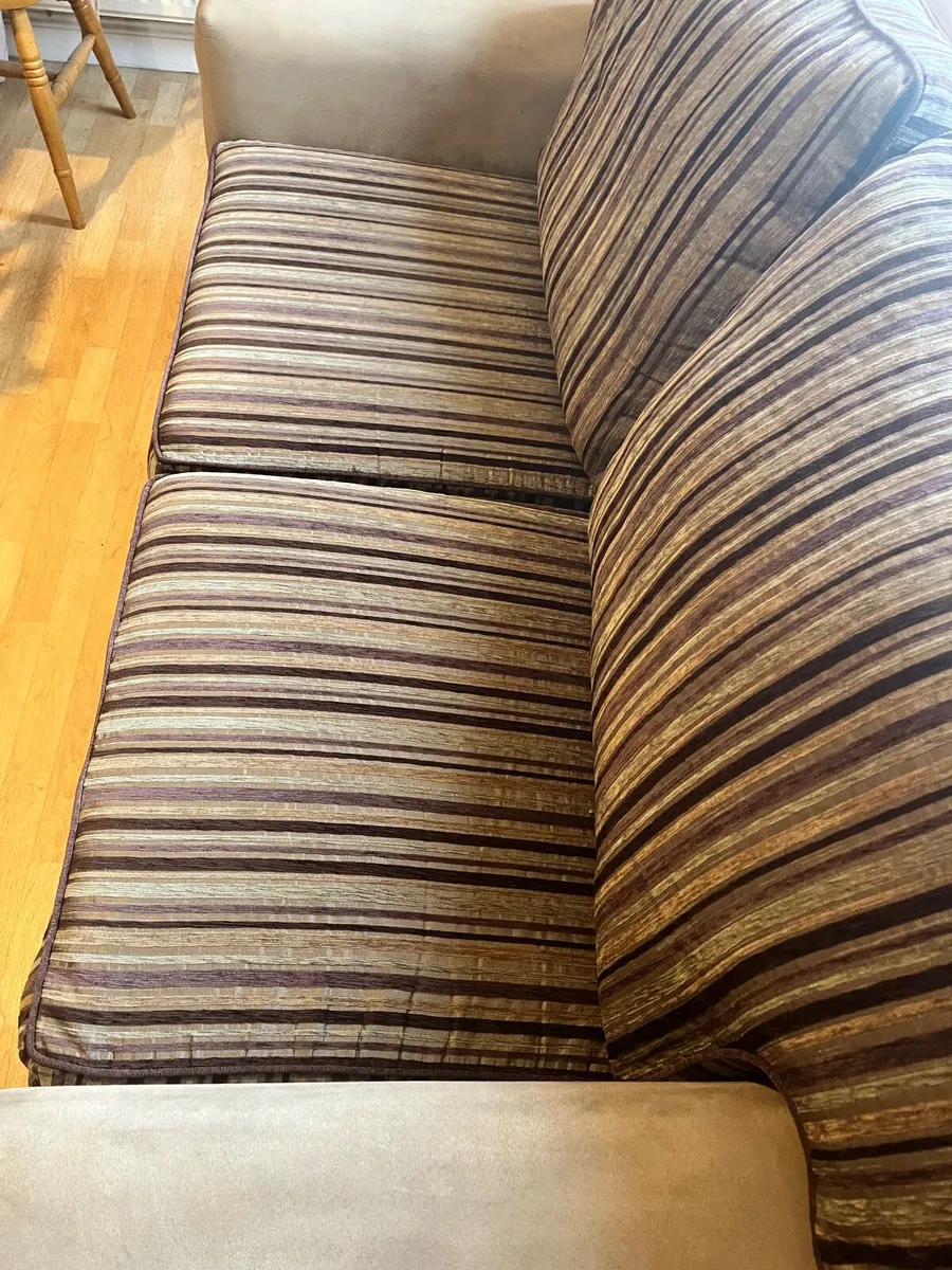 Beige & purple couch - Image 3